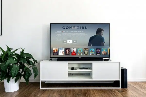 Pourquoi investir dans l’achat d’un meuble TV suspendu ? 