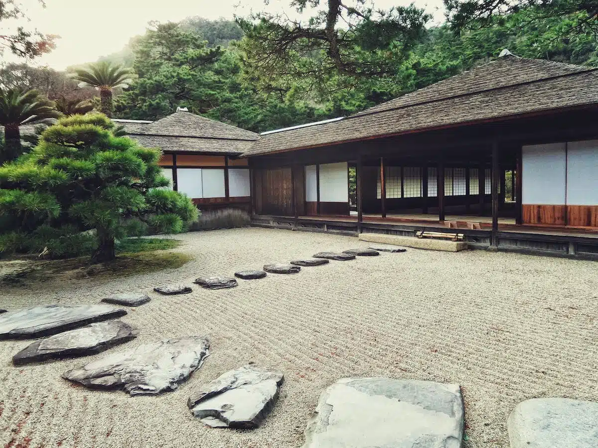 Créez un oasis de sérénité dans votre jardin grâce à ces techniques zen