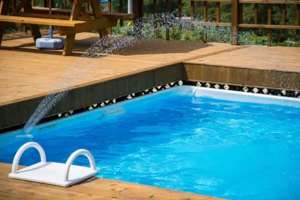 Les points forts et faiblesses d’une piscine creusée : tout ce que vous devez savoir !