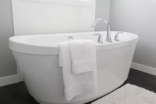 Une salle de bain de bain dans la tendance, les astuces.