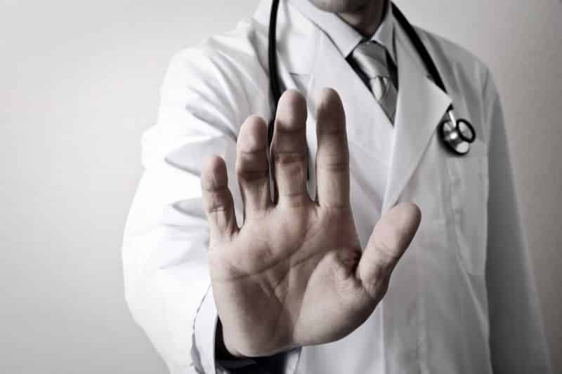 Est-ce qu’un médecin a le droit de refuser un patient ?