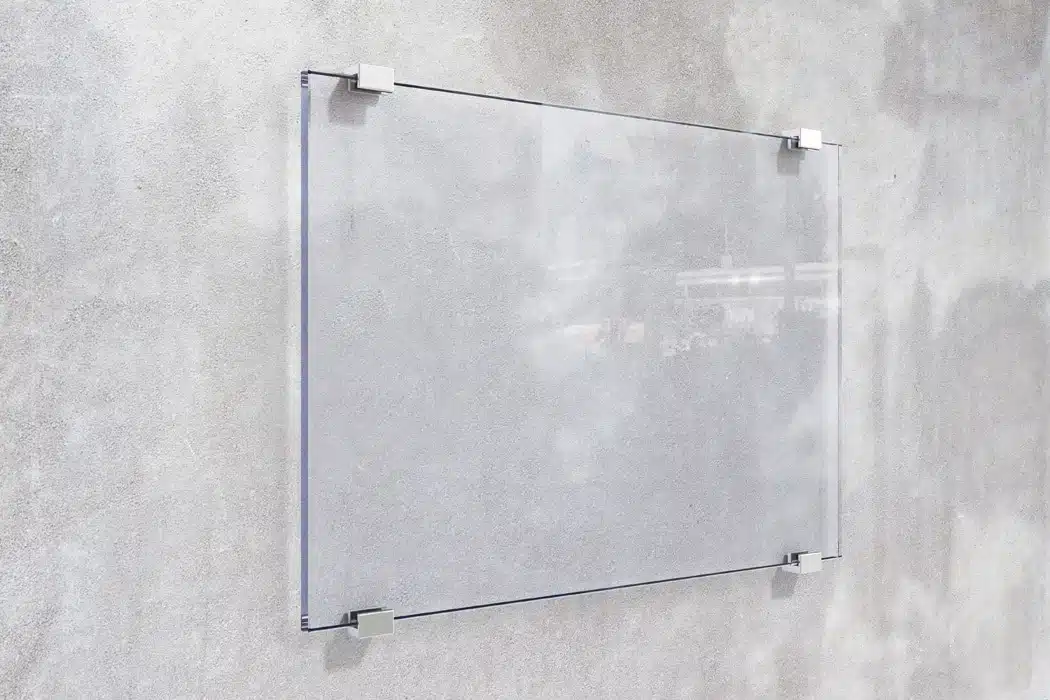Comment optimiser l'utilisation d'une plaque en plexiglass dans la décoration d'intérieur?
