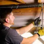 Comment régler les roulettes d'une porte de garage basculante pour un fonctionnement optimal
