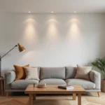 Plafond avec ampoules spots encastrables anti-éblouissement dans un salon moderne aux tons neutres