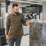 Comment choisir le bon carrelage pour votre espace sanitaire ?