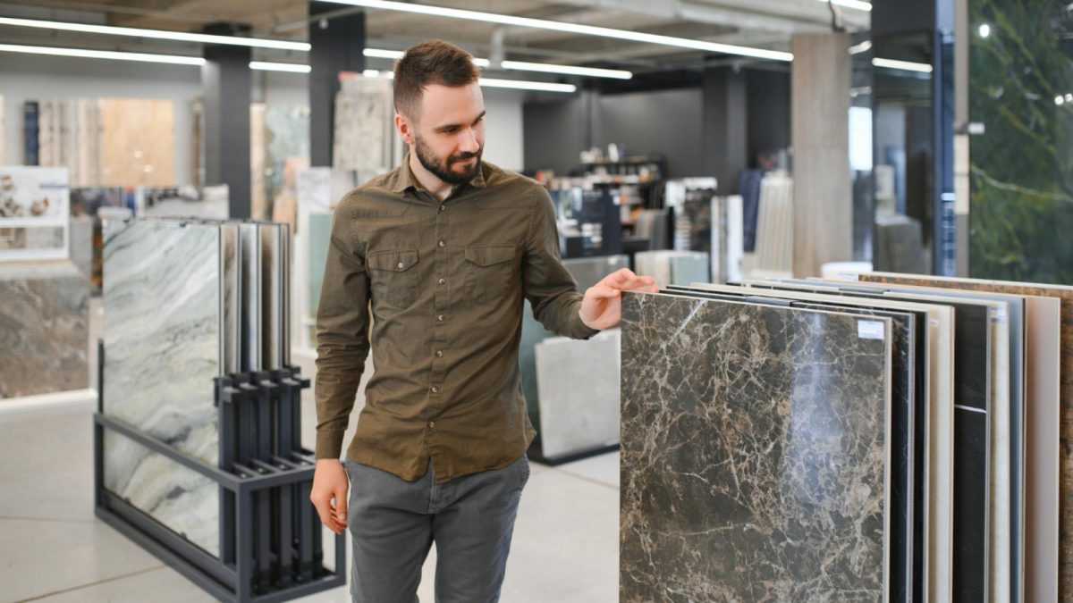 Comment choisir le bon carrelage pour votre espace sanitaire ?