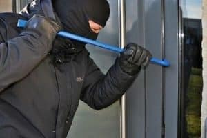 Comment puis-je cacher le réfrigérateur ?