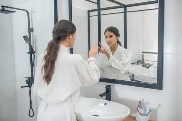 Comment ajouter une touche de luxe à votre routine de bain avec un peignoir de bain ?