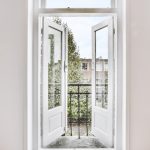 Porte-fenêtre sur mesure : personnalisez votre ouverture vers l'extérieur