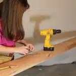 Quelques astuces pratiques pour entretenir ses menuiseries en bois