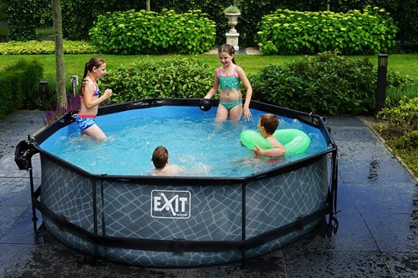 Comment nettoyer une piscine avant de la stocker ?